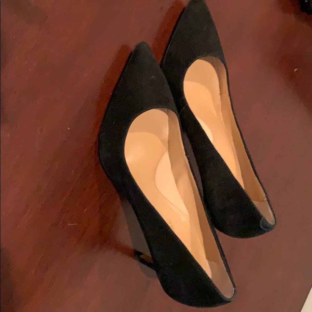 banana republic classic black suede pumps
